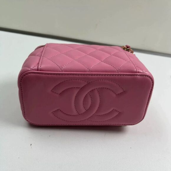 Chanel Women Pre-Loved Bag Very Good Condition - Picture 6 of 9